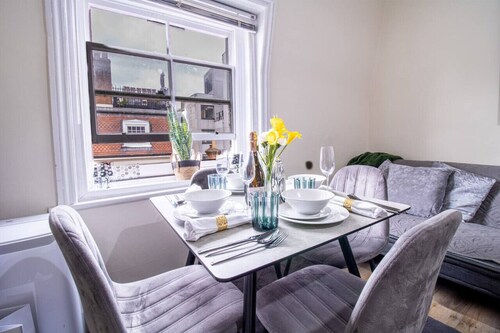 Cosy 2-Bedroom Apartment in Mayfair 8CB - 4th floor no lift