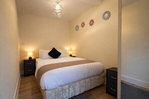 2 chambres, fer et planche à repasser, Wi-Fi, draps fournis