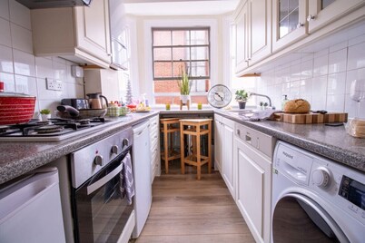 Cosy 2-Bedroom Apartment in Mayfair 8CB - 4th floor no lift