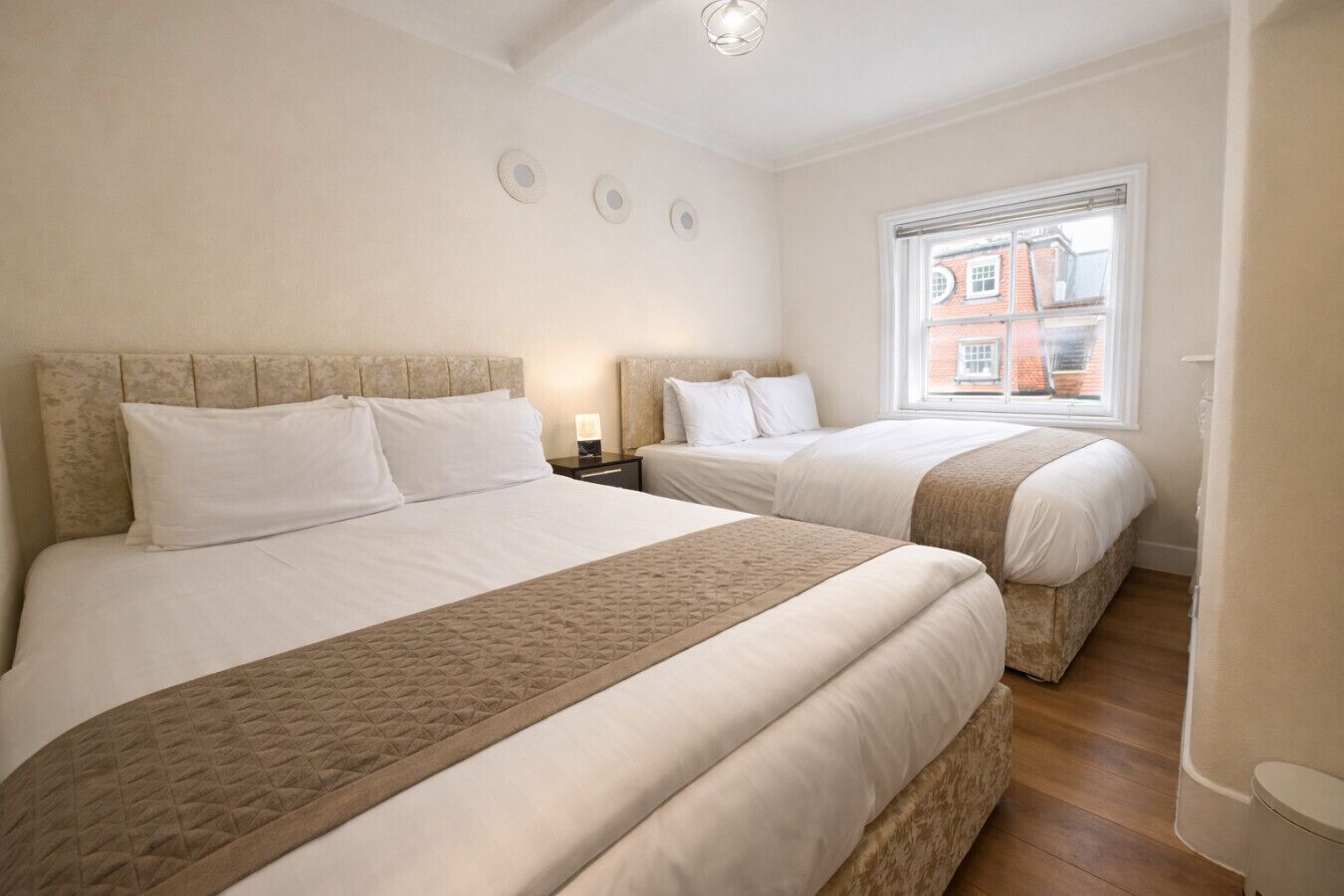 2 室のベッドルーム、アイロン / アイロン台、WiFi、ベッドシーツ