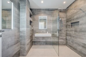 Villa | Badezimmer