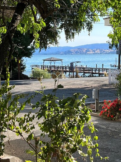ALL INCLUSIVE AMENITIES &TAX.Kayak,SUP,Pedal Boat,PingPong, Pickleball,Movie Nt