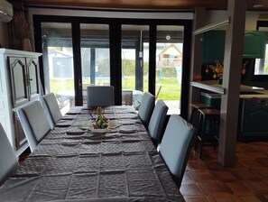 Dining - A 3 min du Parc de Sainte-croix de Rhodes! Grand Gîte Familial, Avec Aire de jeu (Rhodes)