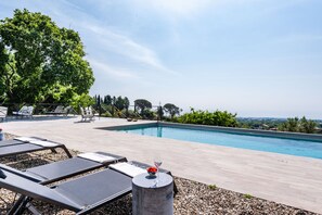 Piscine extérieure (ouverte en saison)