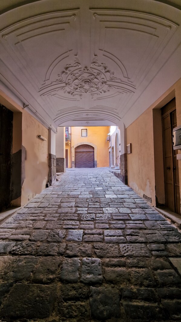 المنطقة المحيطة بالمنشأة