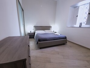 2 عدّة غرف نوم وواي فاي وملاءات أسرّة