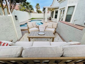 Terrace/patio - Private and Charming Vacation Home near Downton Gilbert - Pool/hot tub/fireplace (Gilbert)