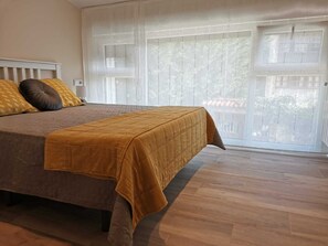 2 bedrooms, iron/ironing board, travel crib, free WiFi - Disfruta de tus Vacaciones Entre el mar y la Montaña. Apt 2 Habitaciones (Parres de Llanes)