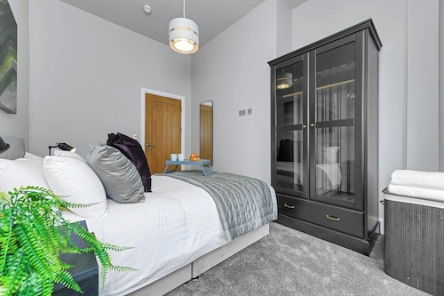 Central 1-Bed Near Market Square