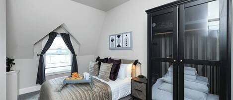 1 bedroom, iron/ironing board, Internet