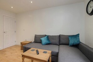 Living area - A hidden gem in the city, open Luxe 1bed Apt (Nottingham)