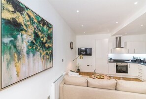 TV - Lovely 1 Bedroom Apartment at City Centre (Nottingham)