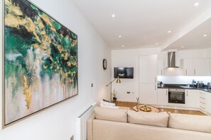 TV - Lovely 1 Bedroom Apartment at City Centre (Nottingham)