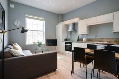 Stylish, Essential City Centre 1bed Apartment