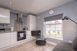 Fridge - Ultraconvenient & Generous 2bed apt w/parking (Nottingham)