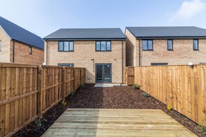 Exterior - An Exceptional, available 2bed House with Parking (Nottingham)