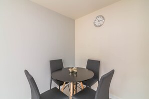 Dining - An Exceptional, available 2bed House with Parking (Nottingham)