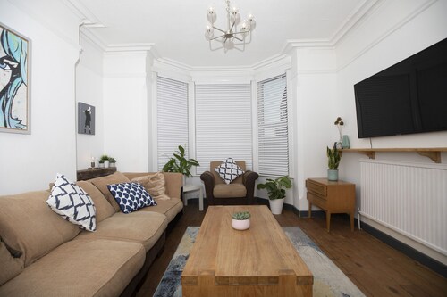 This Pristine&Spacious 5bed secure home awaits you