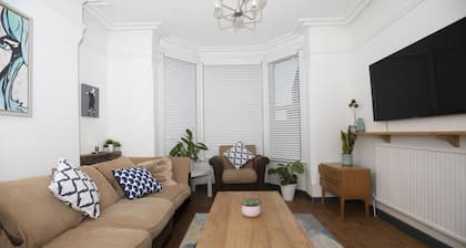 This Pristine&Spacious 5bed secure home awaits you