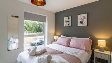2 bedrooms, iron/ironing board, free WiFi
