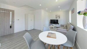 Interior - 2-BR Home Base w/ Parking Near City Centre (Gedling)