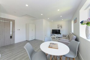 Interior - 2-BR Home Base w/ Parking Near City Centre (Gedling)