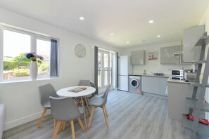 Dining - 2-BR Unit in Gedling w/ Parking Included (Gedling)