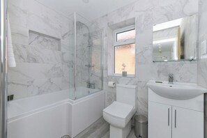 Shower - 2-BR Unit in Gedling w/ Parking Included (Gedling)