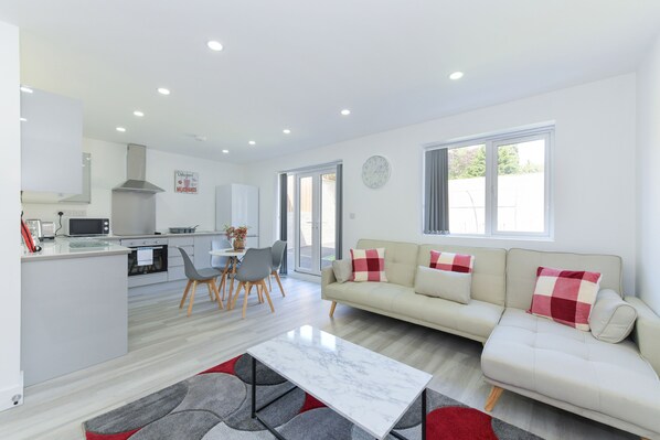 Smart TV - Perfect City Sanctuary to Call Home - Low Carbon (Carlton)