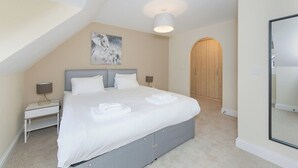Room - Stunning Garden House with Free WIFI and Parking (Bingham)