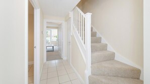 Interior - Stunning Garden House with Free WIFI and Parking (Bingham)