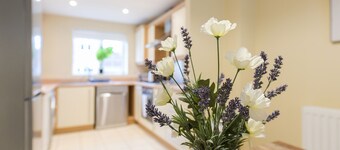 Stunning Garden House with Free WIFI and Parking