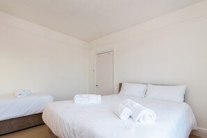 5 bedrooms, iron/ironing board, free WiFi