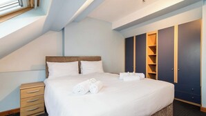 5 chambres, bureau, fer et planche à repasser, accès Internet