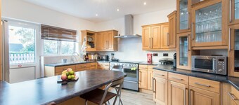 Spacious 5bed House Ideal for Fam & Contractors