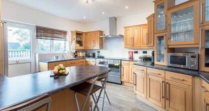 Spacious 5bed House Ideal for Fam & Contractors