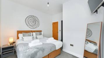 4 bedrooms, iron/ironing board, internet
