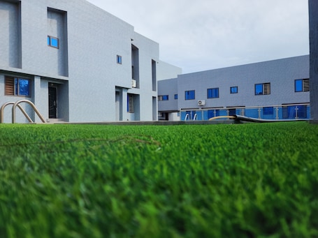 Fachada. Sevista Plus Hotel