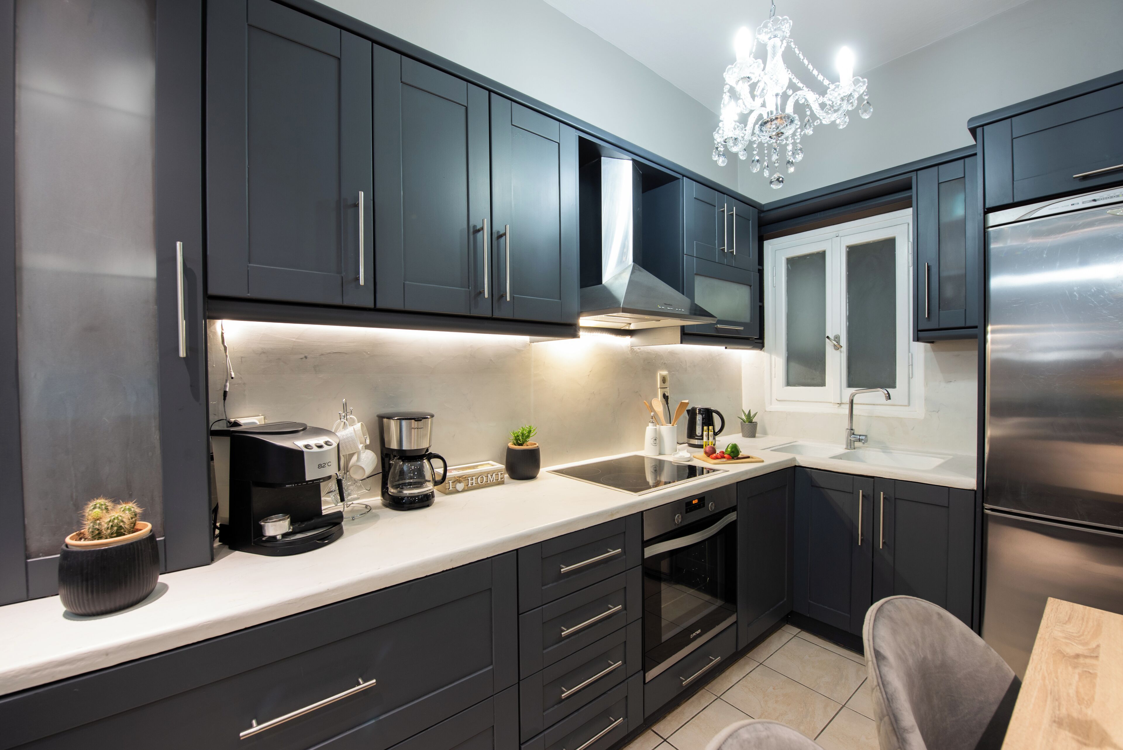 Fridge, oven, coffee/tea maker