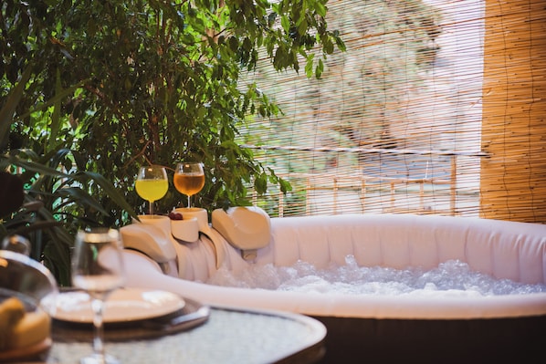 Bain à remous extérieur