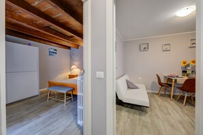 Standard-Apartment, 1 Schlafzimmer (Il Vicolo sul Lago - Isola Bella) | 1 Schlafzimmer, Bügeleisen/Bügelbrett, WLAN, Bettwäsche