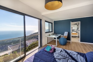 4 bedrooms, desk, soundproofing, iron/ironing board