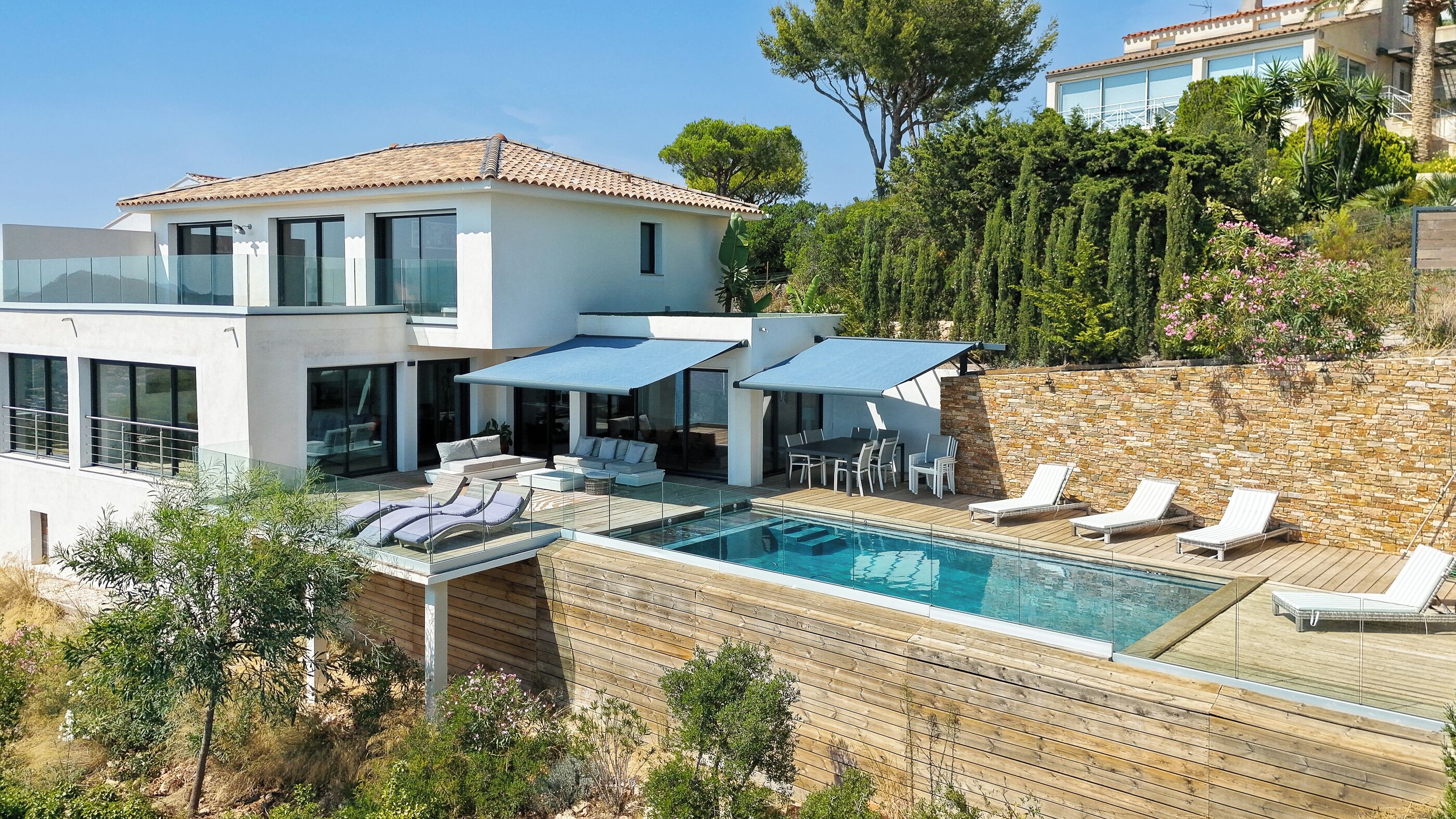 Piscina interna, piscina externa