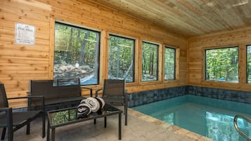Inomhuspool och uppvärmd pool