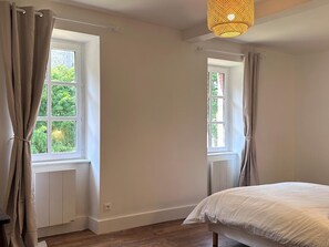 4 bedrooms, free WiFi, bed sheets