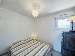 1 bedroom, bed sheets