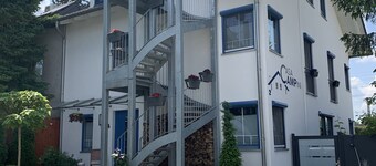 Chic attic apartment with full furnishings and parking space on the outskirts of Munich