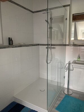 Bruser, hårtørrer, Sæbe, Shampoo