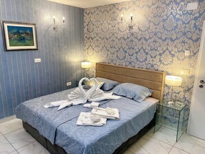 1 slaapkamer, een kluis op de kamer, een strijkplank/strijkijzer