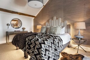 2 bedrooms, desk, iron/ironing board, WiFi - Wharton House Mews, Cartmel, Lakes | Ridgestone (Grange-over-Sands)